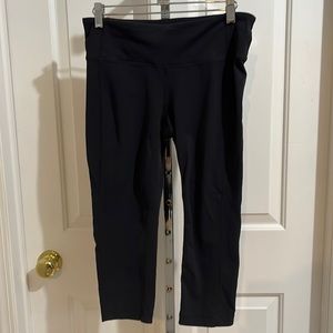 ATHLETA Revelation Black Capri Leggings 921636 size medium